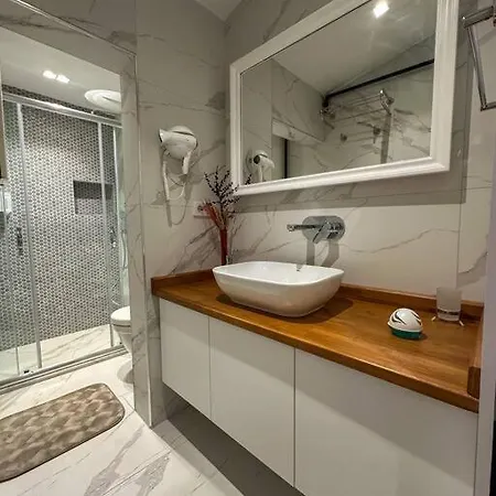 Sahin Pera Suit3 Location 2 Bedroom 3 Ac Great شقة